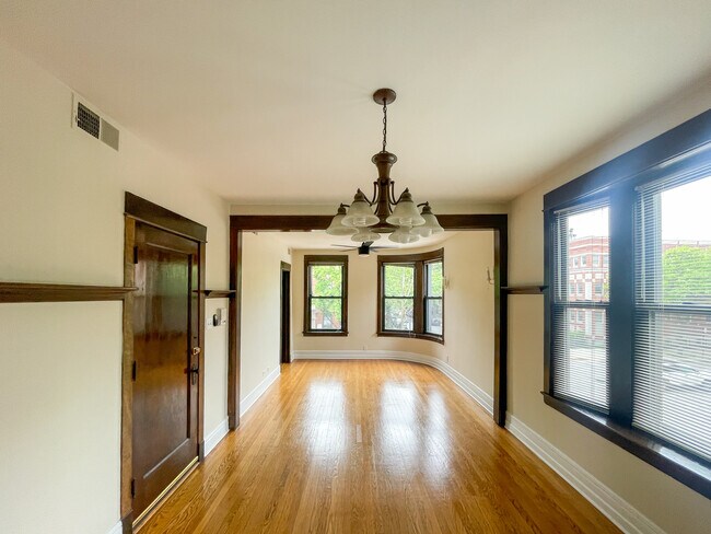 Foto del edificio - 3857 N Southport Ave