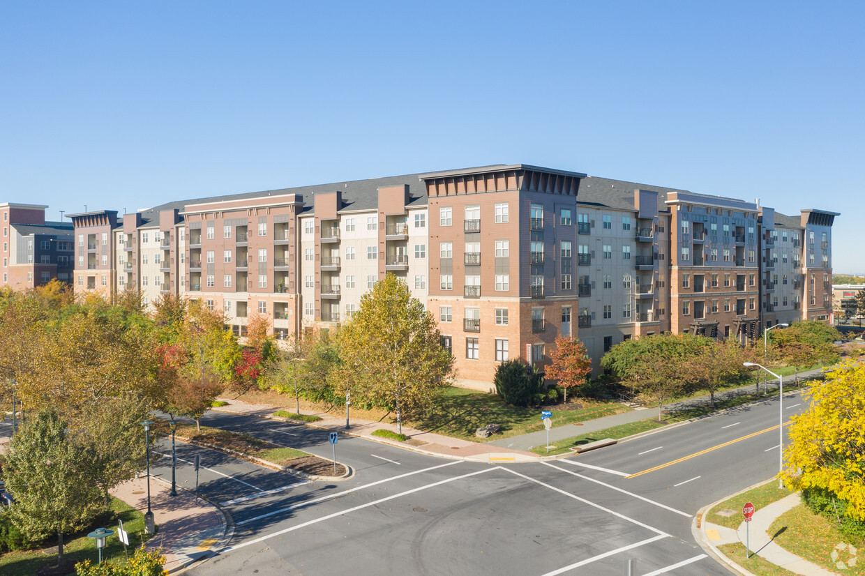 Mira Upper Rock Apartments - 70 Upper Rock Cir Rockville, MD ...