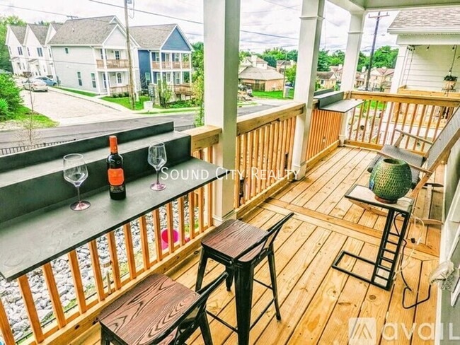 Building Photo - 806 Briar Cir