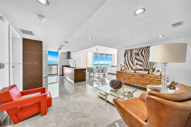 Building Photo - 495 Brickell Ave