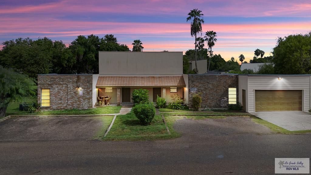 Foto principal - 805 Continental Dr