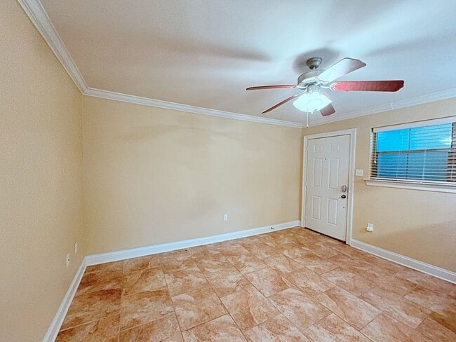 Building Photo - Gated Community with Community Pool - Upst...