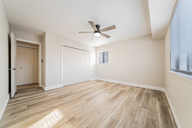 Building Photo - Hallwood Manor Apartments