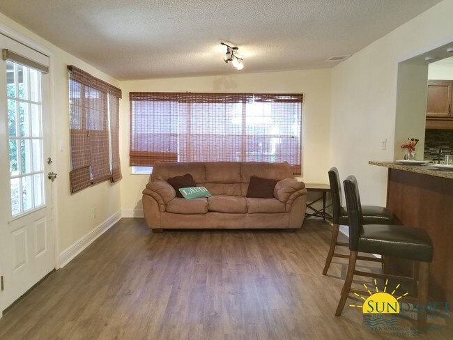 Building Photo - Lovely 4 Bedroom Home Close to Ferry Park