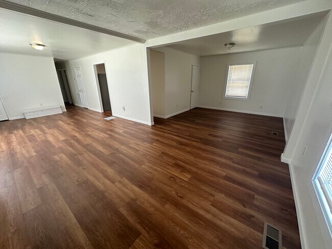 Building Photo - 503 Tiffany Ln
