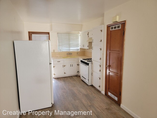 Building Photo - 2 br, 1 bath House - 626 E. Chapel St. Unit D