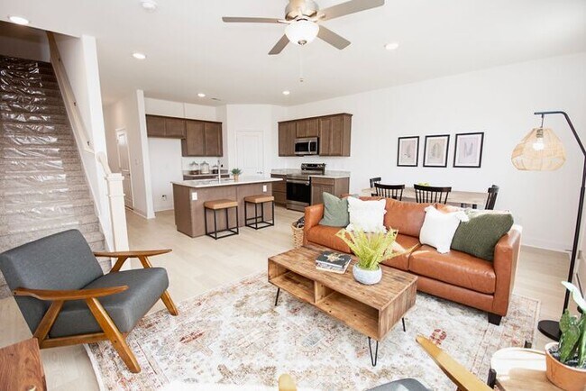 Foto del edificio - Welcome to the Marigold of Clover Ridge! N...