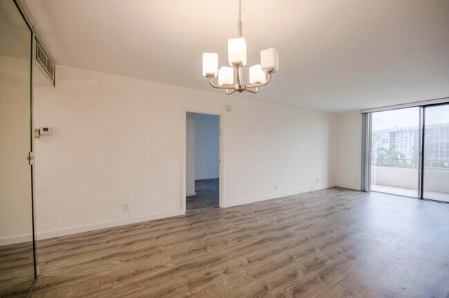 Foto del edificio - 600 Three Islands Boulevard