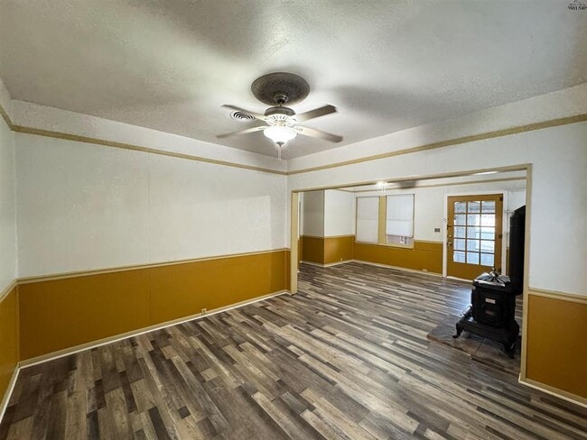 Building Photo - 3205 10th St