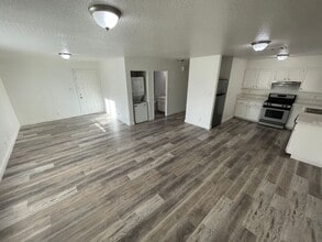 Building Photo - 6945 Mendon Ln