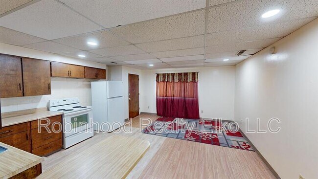 Foto del edificio - 674 N Cedar St