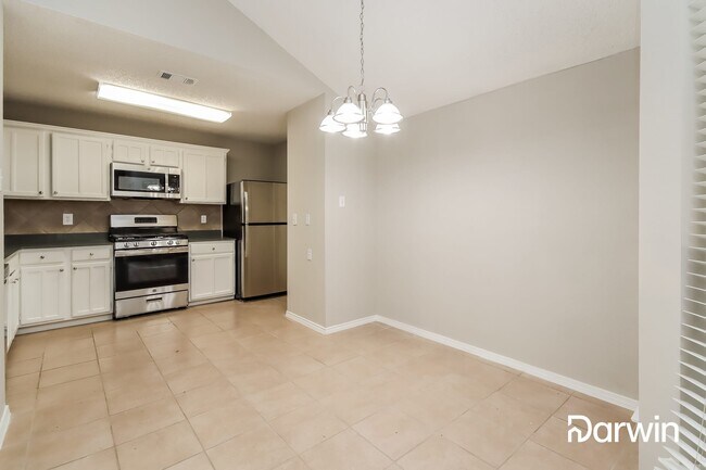 Building Photo - 8422 Ashlawn Dr