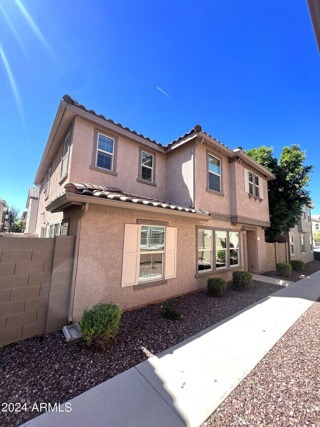 Foto principal - 499 N Ranger Trail