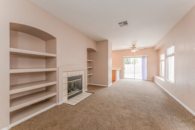 Foto del edificio - 1070 Warm Canyon Way