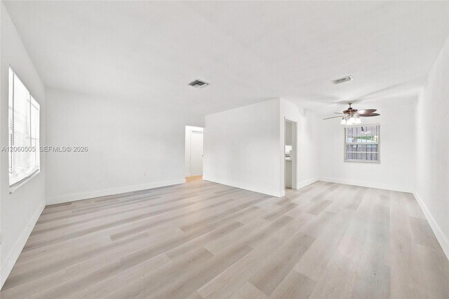 Foto del edificio - 596 NW 109th St