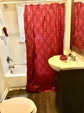 Building Photo - 1604 W Davidson Ave