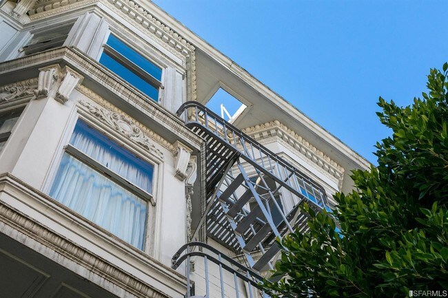 Building Photo - 27 Belvedere St