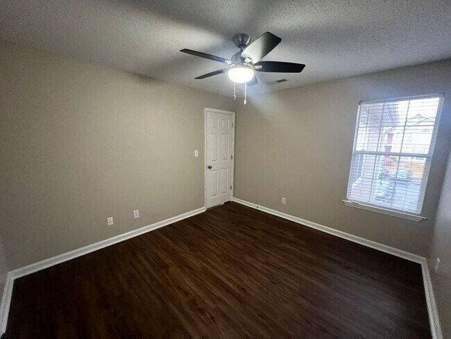 Foto del edificio - 321 Waters Edge Ln