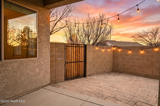 Foto del edificio - 5290 N Willoughby Dr