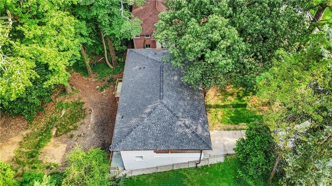 Building Photo - 2430 Hanford Dr SW