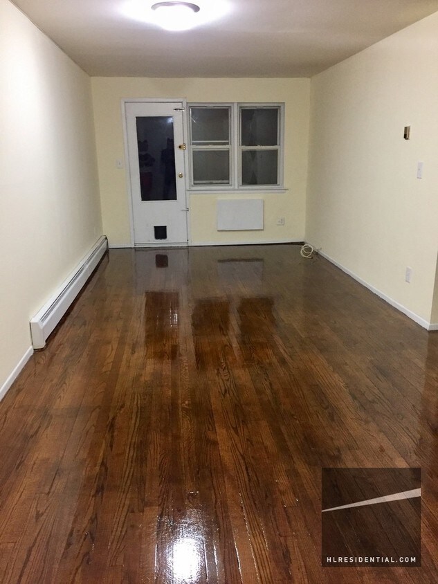 Foto principal - 8582 Eliot Ave