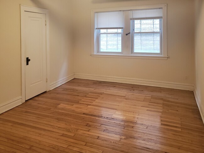 Foto del edificio - 2922 N Albany Ave