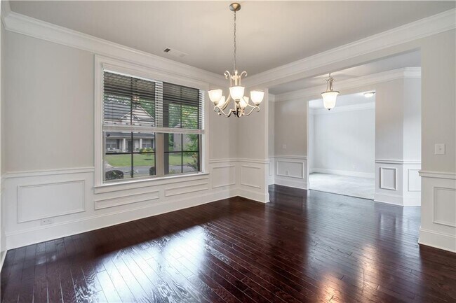 Building Photo - 5210 Mirror Lake Dr
