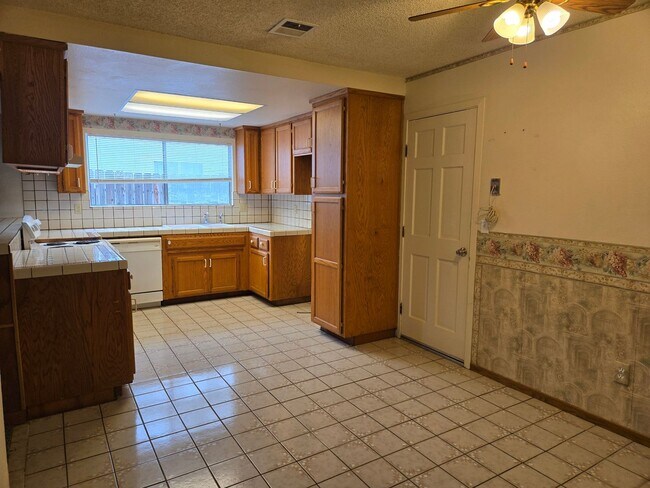 Foto del edificio - 3712 Kelso Way