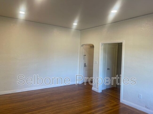 Building Photo - 507 Forest St