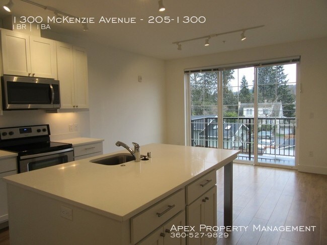 Building Photo - 1300 McKenzie Ave