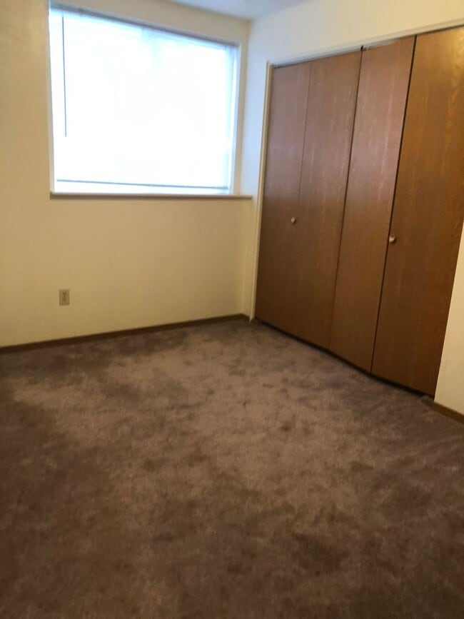 Building Photo - 1557 NW Turner Dr