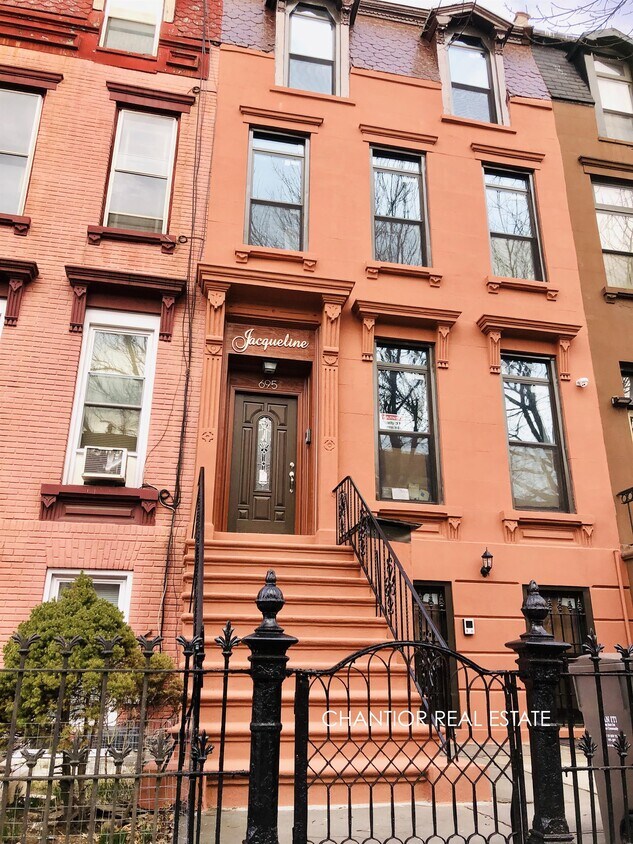 Building Photo - 695 Greene Ave