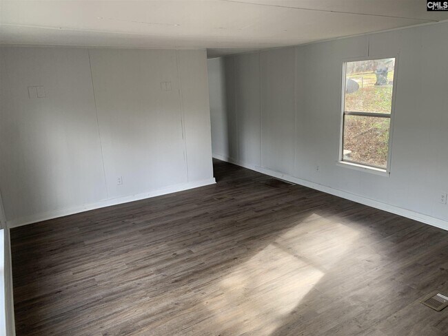 Building Photo - 137 Treemount Ln