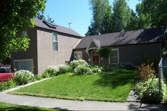 Building Photo - 1055 S Lee Ave