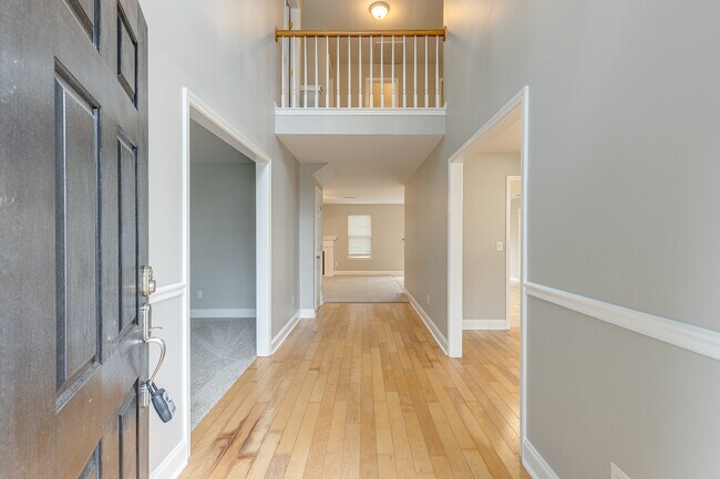 Building Photo - 2002 Vanguard Ct