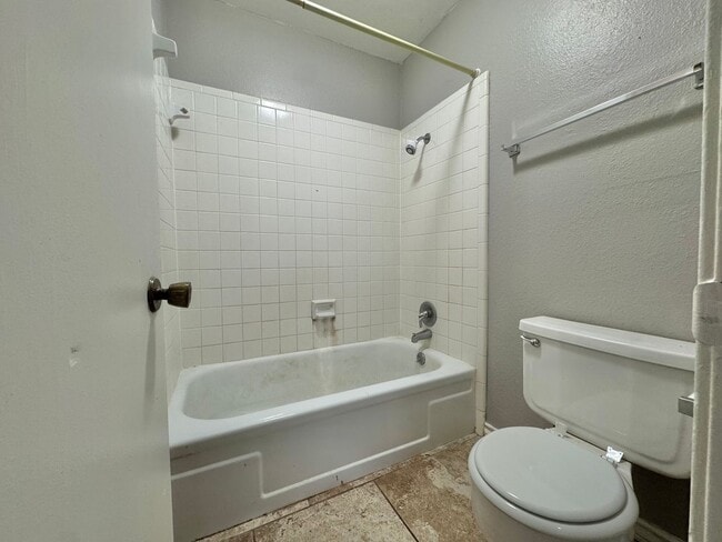 Building Photo - BRO306-308