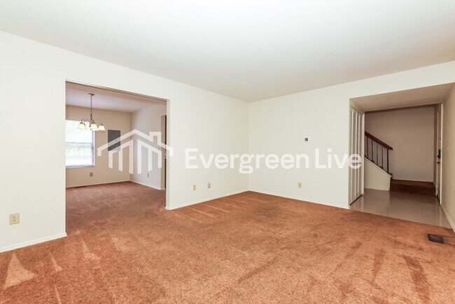 Foto del edificio - 6858 Charlesgate Rd