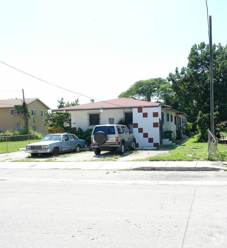Primary Photo - 40 NW 77th St