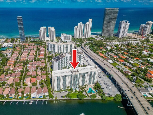 Foto del edificio - 19390 Collins Ave