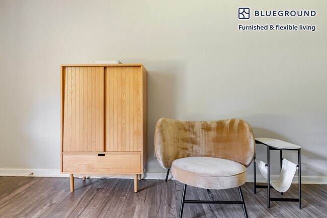 Foto del edificio - 1230 E 38th 1/2 St