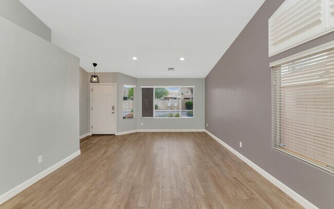 Foto del edificio - 780 N Nantucket St