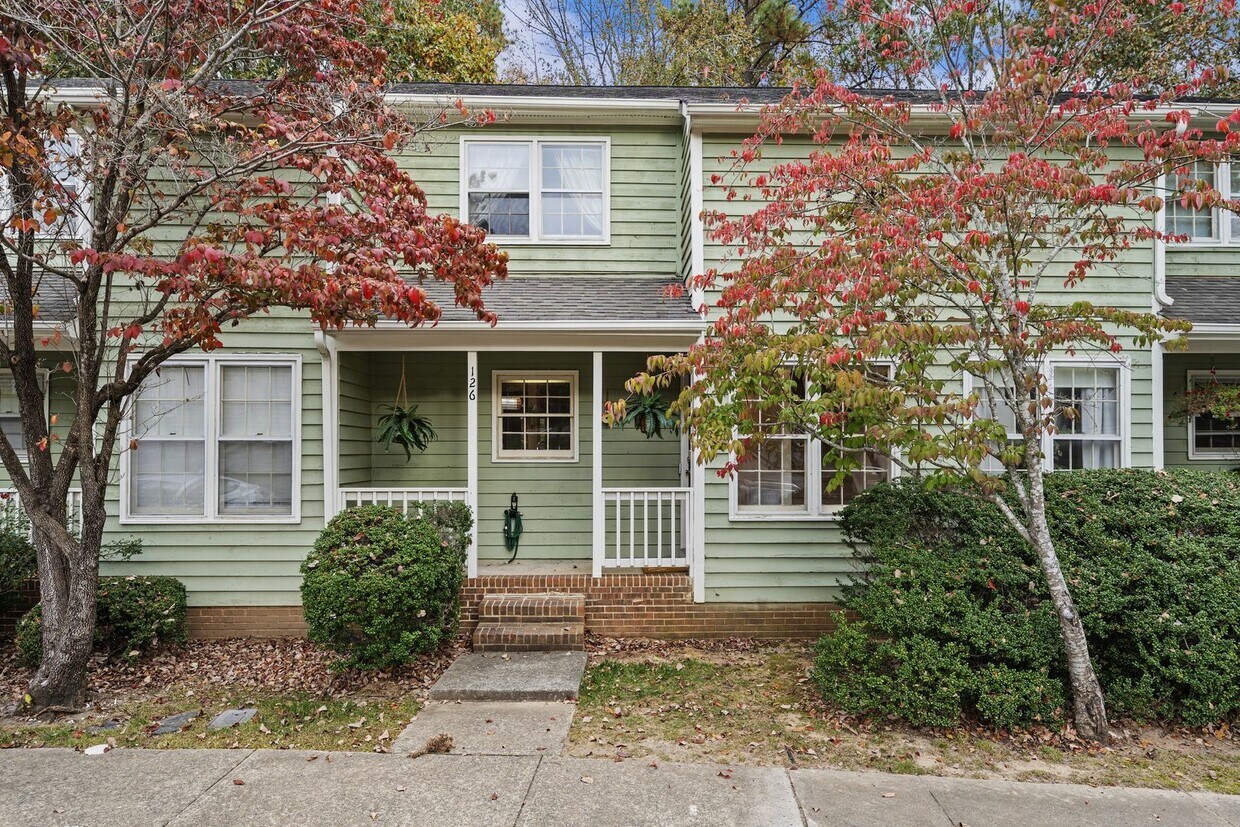 Primary Photo - Park Flex Stays-Woodcroft Furnished Townhome! Utilities included - Available for variable term le...