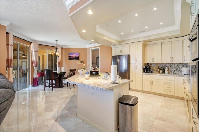 Foto del edificio - 6719 Fairway Cove Dr