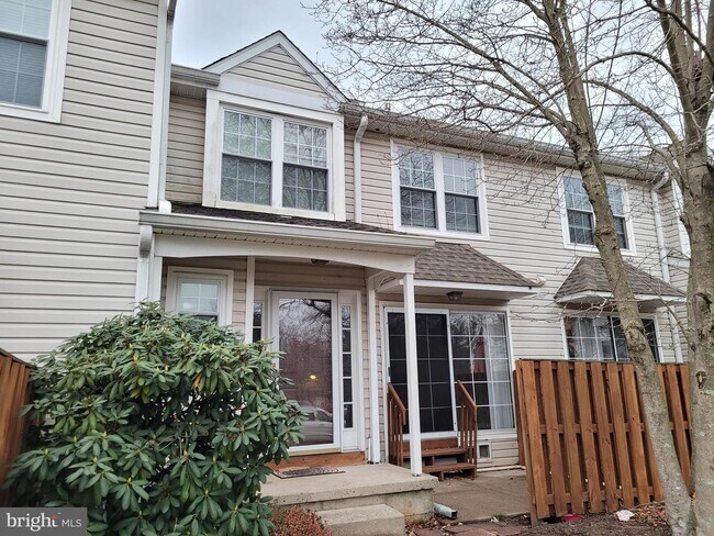 Foto del edificio - 5305 Spruce Mill Dr