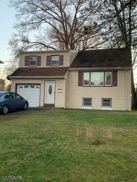 Building Photo - 606 Darrow Ave