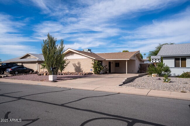 Foto del edificio - 3844 W Lupine Ave