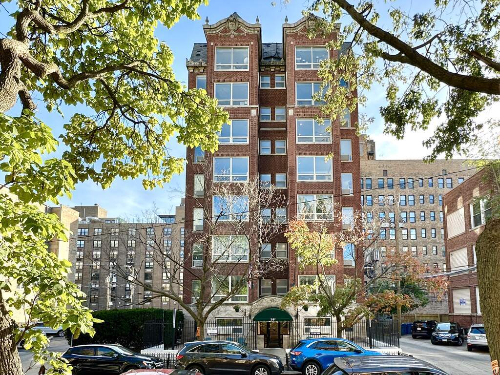 Foto principal - 941 W Carmen Ave