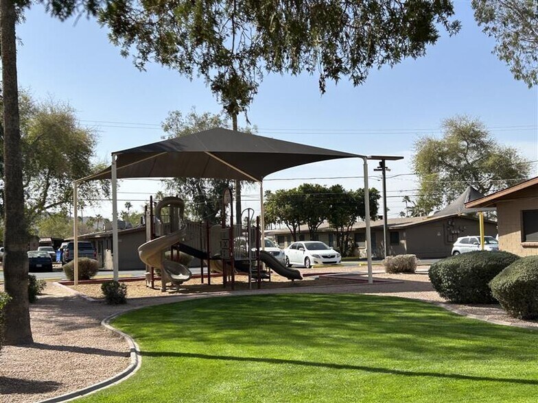 Paradise Village Apartments - 2525 E Aire Libre Ave Phoenix, AZ