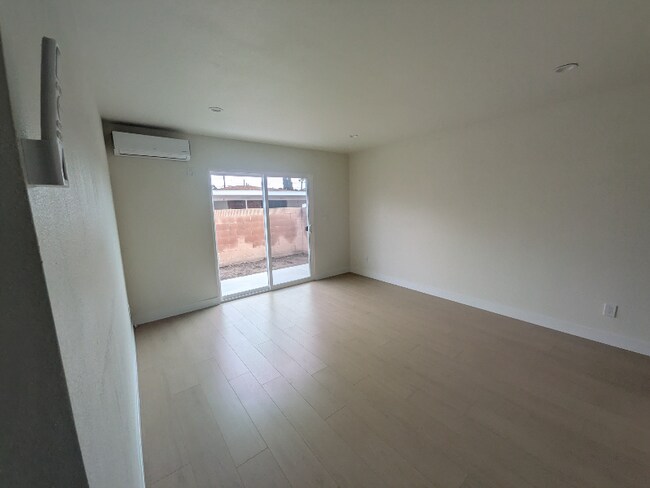 Foto del edificio - 6164 Ibbetson Ave