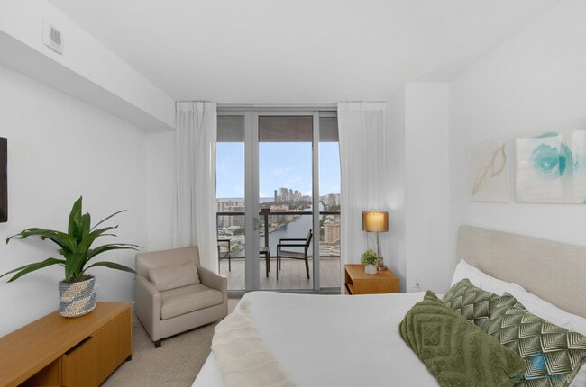 Foto del edificio - 2602 E Hallandale Beach Blvd